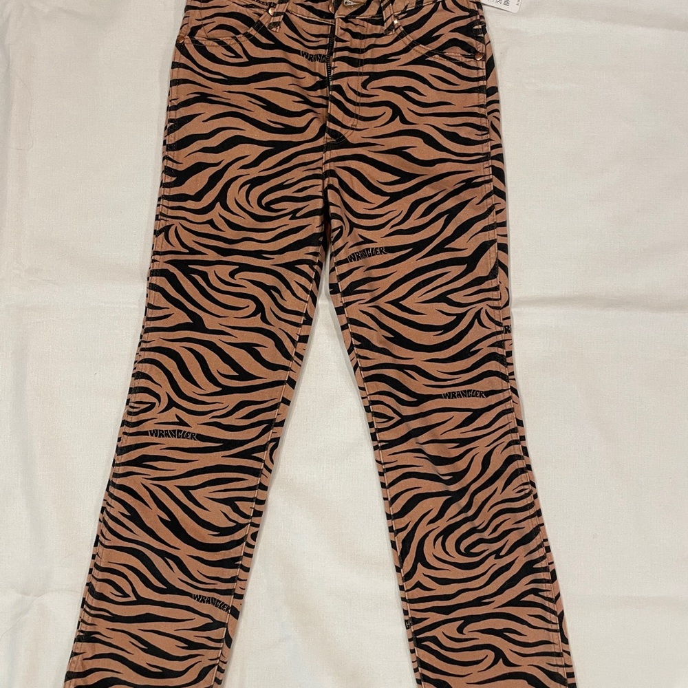 NWT Free People x Wrangler high rise tiger print jeans 
Size 26